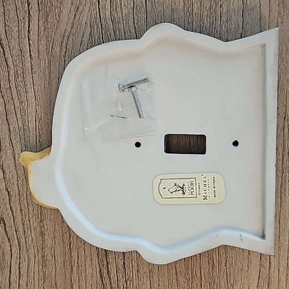 MICHAEL & CO Classic Pooh Ceramic Light Switch Cover - Picture 4 of 6